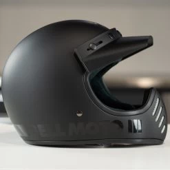 Bell Moto 3 Classic Helmet - Matte/Gloss Blackout -Cycling Equipment Shop Bell Moto 3 Blackout Helmet 1 95112.1537532907
