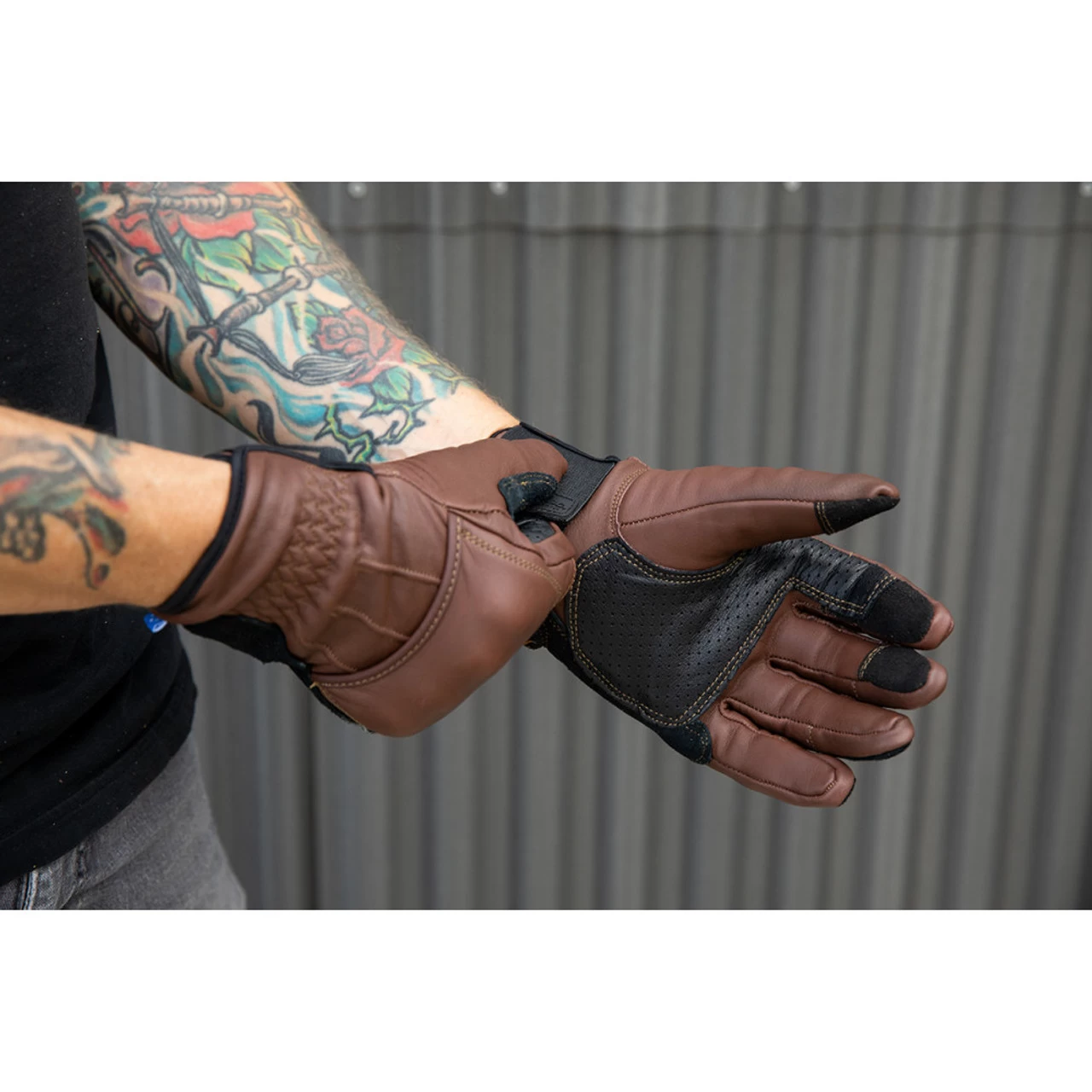 Biltwell Belden Leather Gloves - Chocolate Brown 9 Biltwell Belden Leather Gloves - Chocolate Brown - Image 9