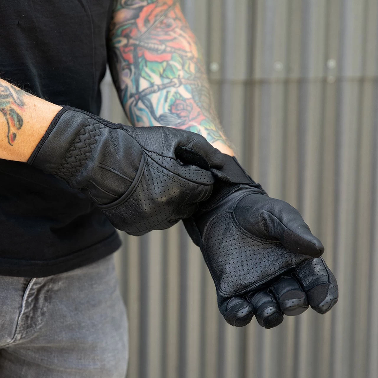 Biltwell Borrego CE Leather Gloves - Black/Black 5 Biltwell Borrego CE Leather Gloves - Black/Black - Image 5