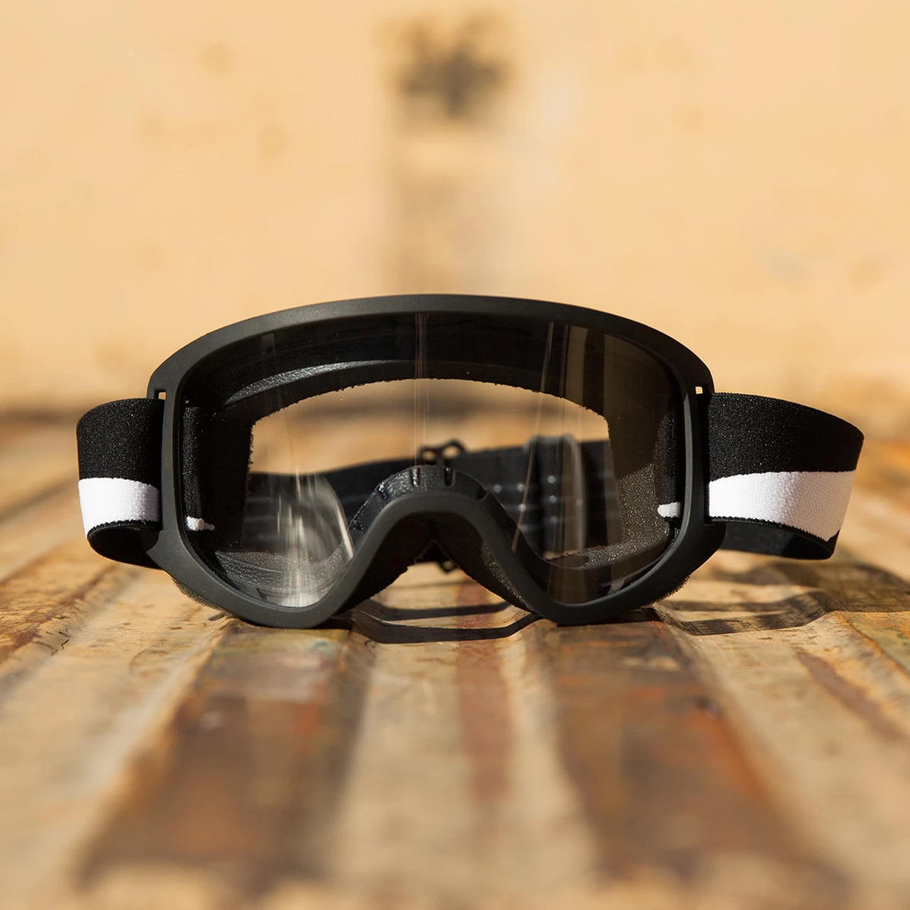 Biltwell Moto 2.0 Goggles - Bolts Black - Image 6